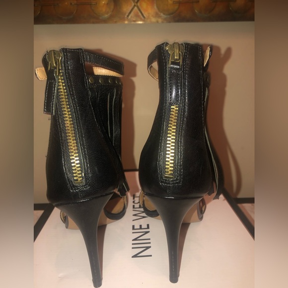 Black heels; sexy, sassy and very classy; with fringe detail around the ankle - Picture 3 of 6